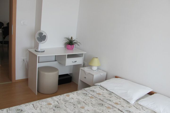 Room 16 of 74