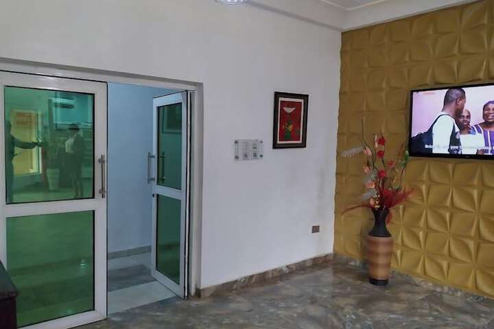 Rolak Hotel and Suites