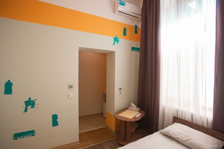 Room 13 of 64