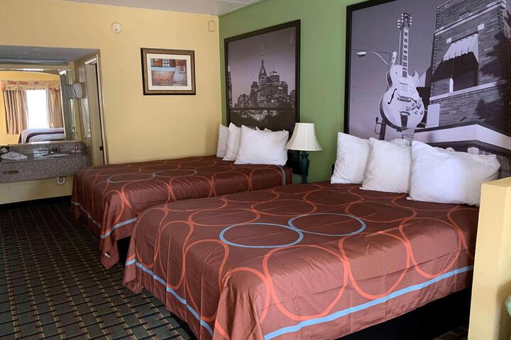 1 Queen Bed (5 of 15)