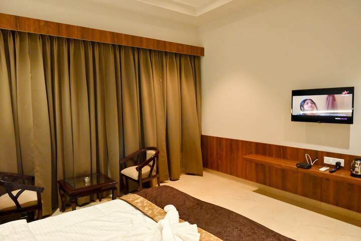 Room 10 of 19