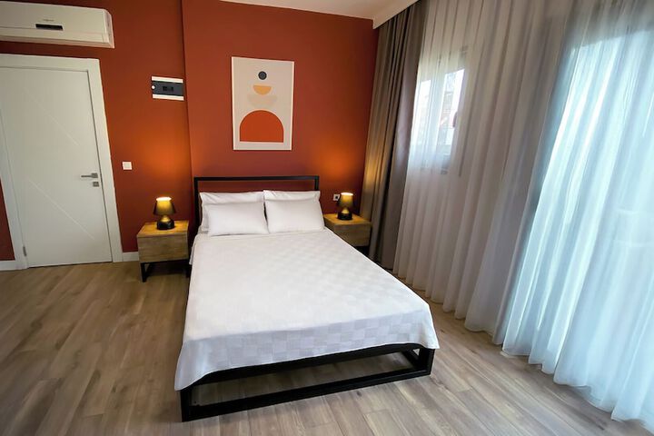 Room 32 of 61