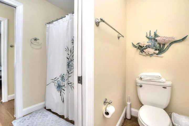 Room 9 of 19
