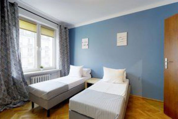 Room 4 of 11