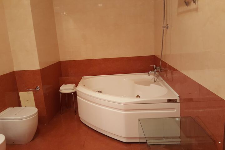 Room 47 of 152