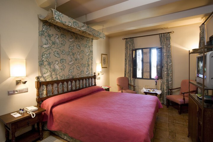 Room 4 of 34