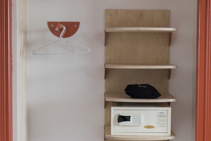 Room 6 of 33