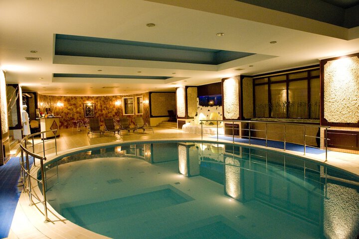 Pool 128 of 552