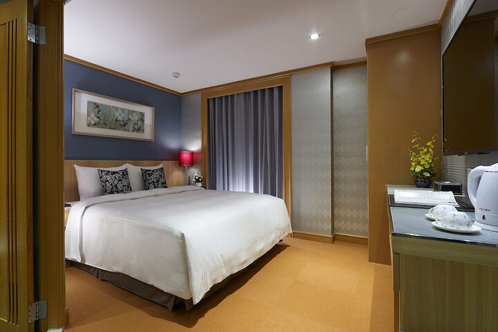 Room 21 of 40