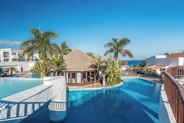 Hotel Pool