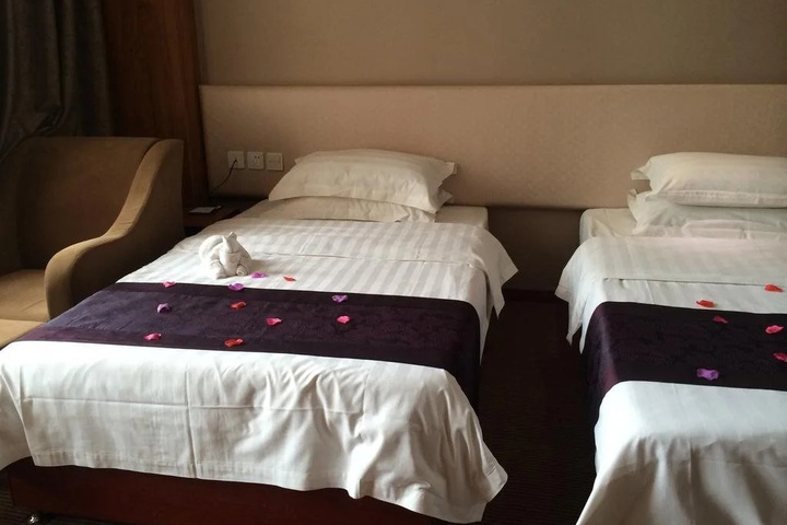 Room 2 of 16