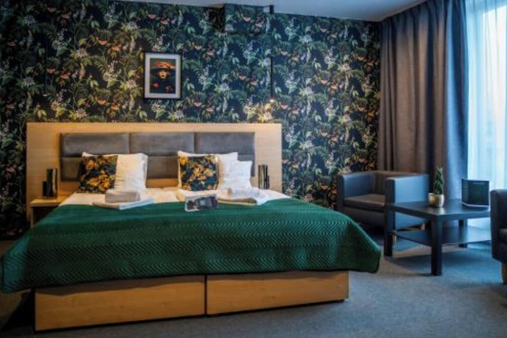 Room 11 of 84