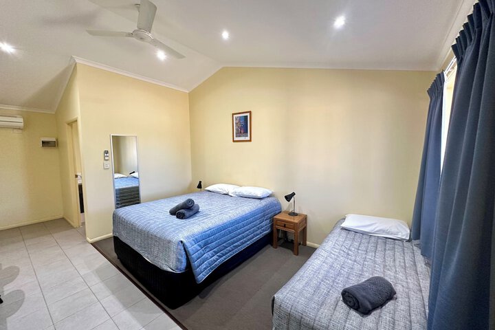 Room 10 of 24