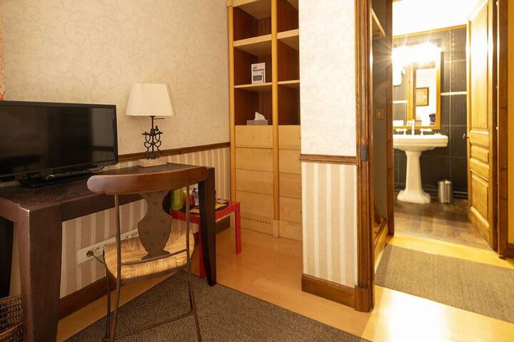Room 19 of 68