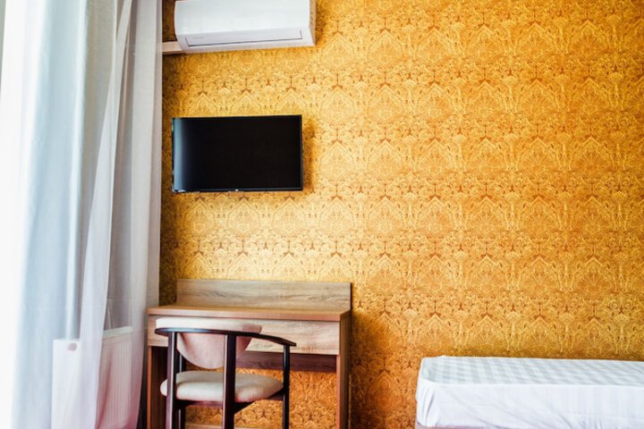 Room 6 of 72