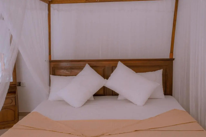 New Surf Paradise Bungalow