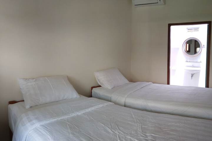 Room 8 of 27