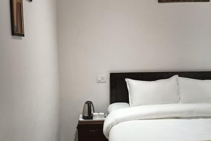 Room 5 of 25