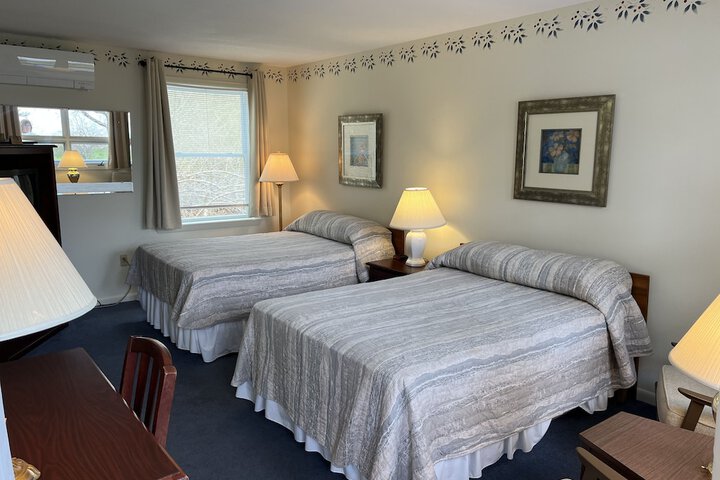 Room 8 of 205