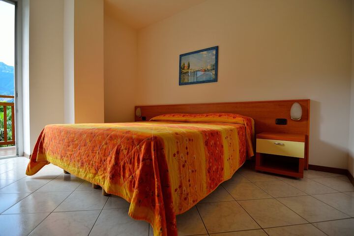 Room 3 of 96