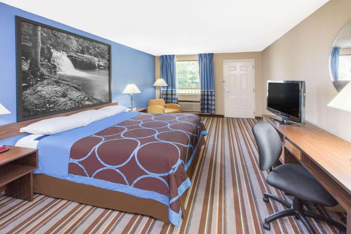 1 King Bed (10 of 14)