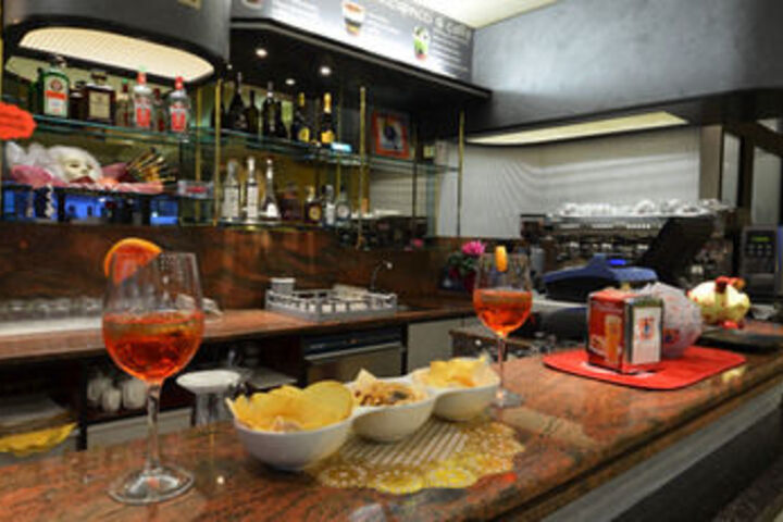 Lounge 23 of 50