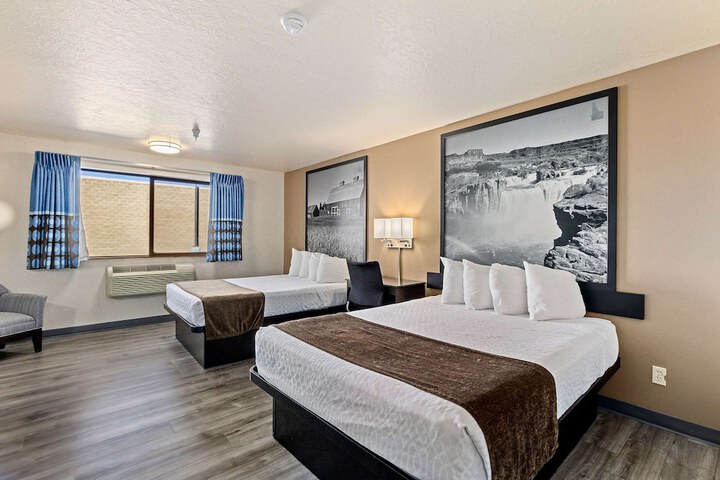 Room 11 of 34