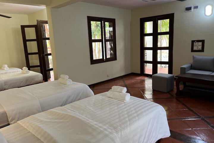 Room 10 of 80