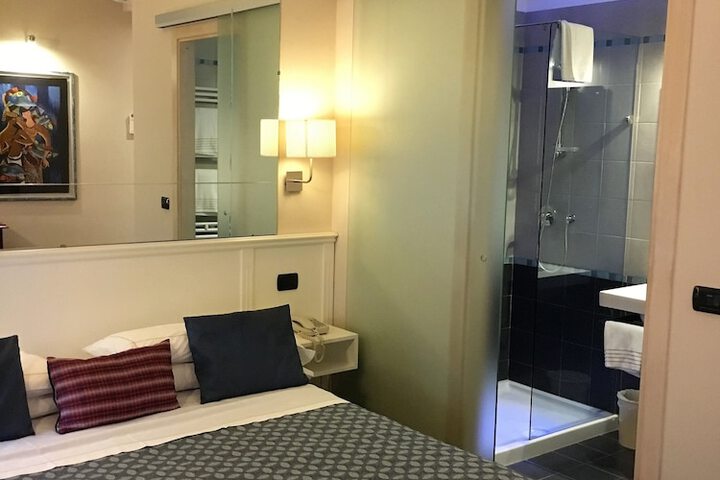 Room 9 of 60