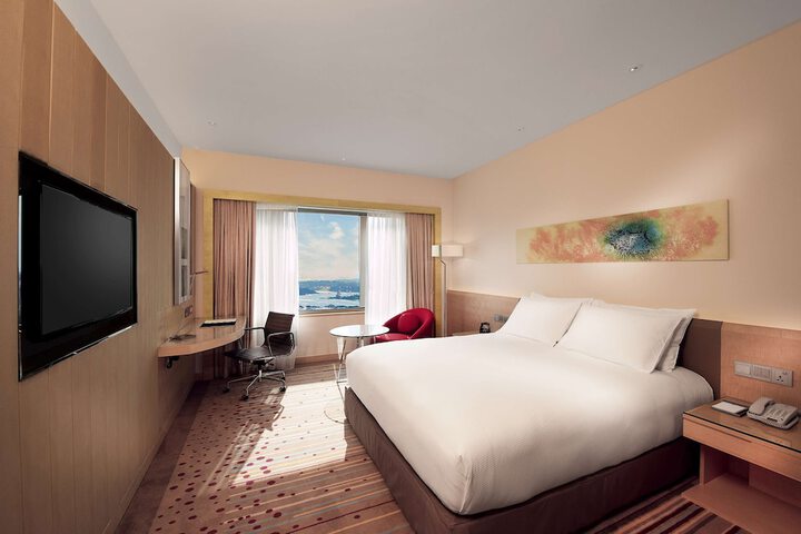 Room 25 of 102