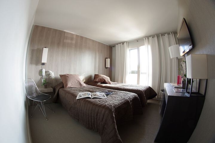 Room 15 of 54