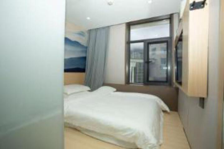 Room 6 of 6