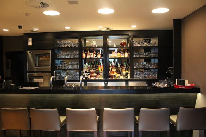 Lounge 39 of 51