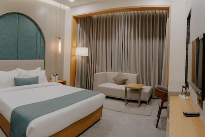 Room 9 of 24