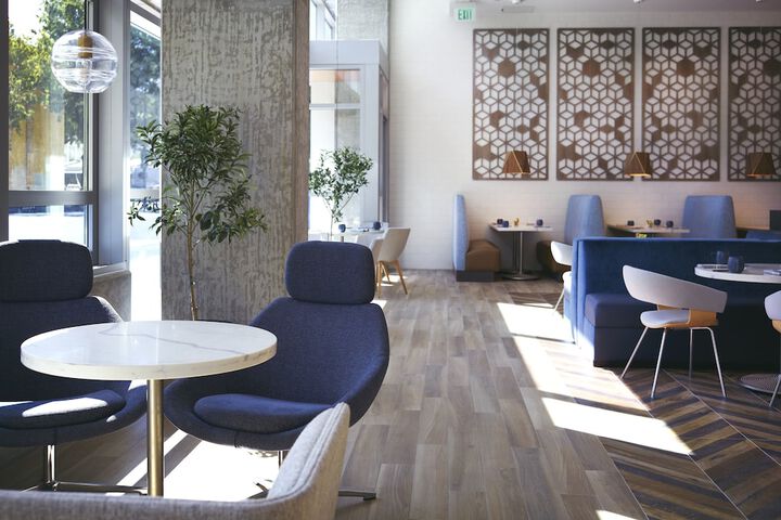 Lobby lounge