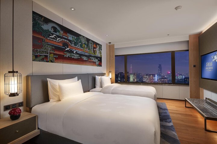 Room 25 of 180