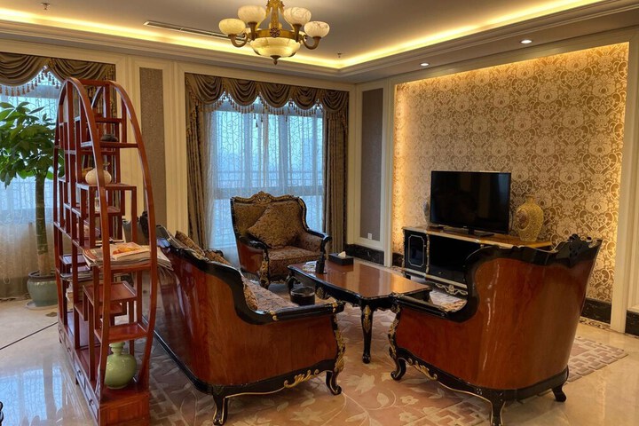 Room 19 of 48