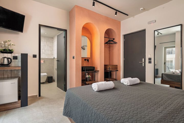 Room 10 of 21