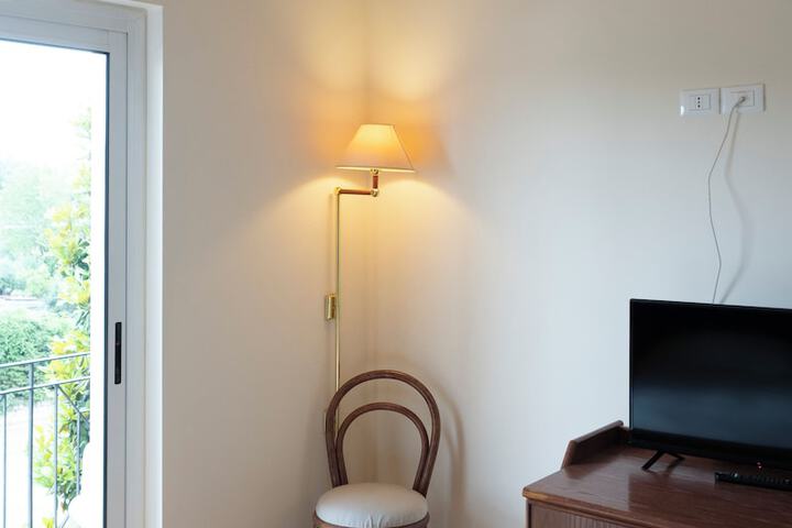Room 5 of 27