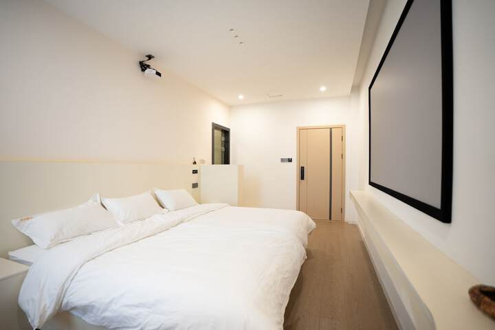 Room 43 of 49
