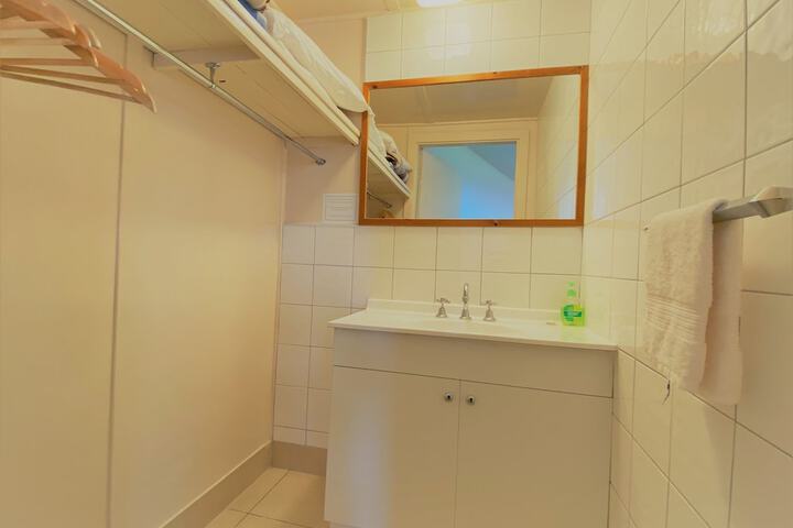 Room 13 of 34