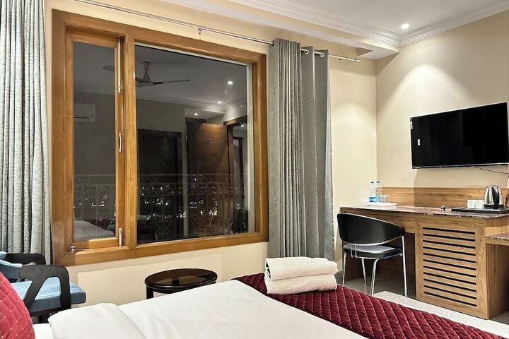Room 5 of 10