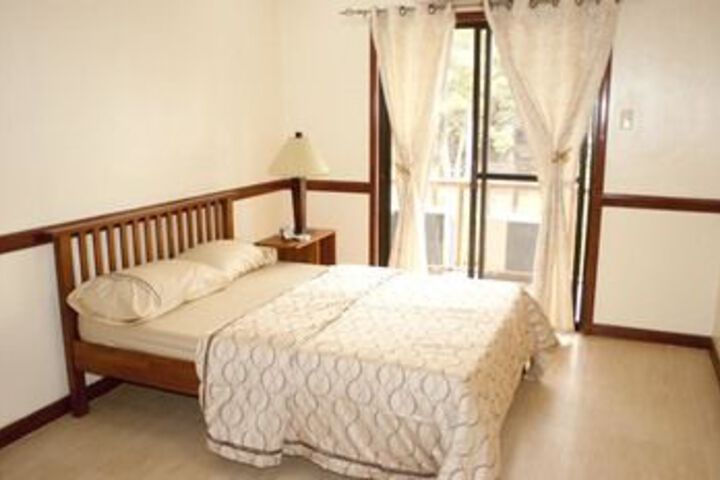 Room 11 of 25