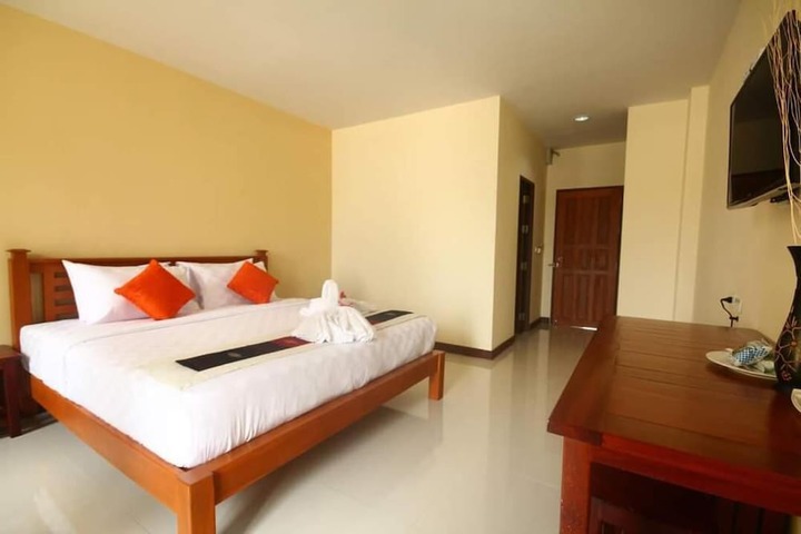 Room 7 of 28
