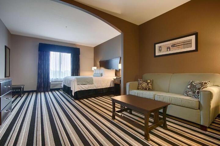 1 King Bed Microwave and Refrigerator Full Breakfast (4 of 10)