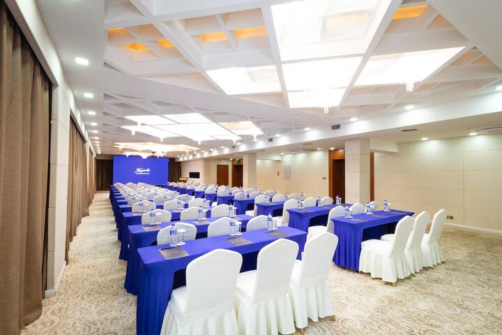 Room 271 of 325