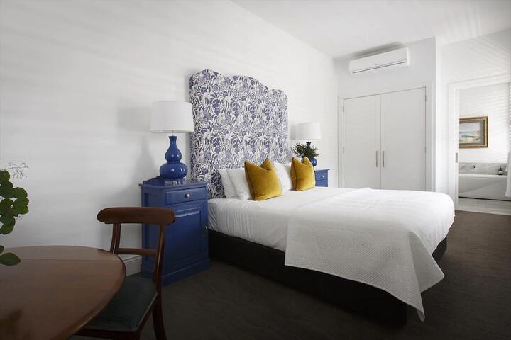 Room 42 of 117