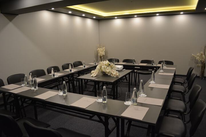 Business Center 63 of 67