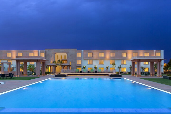 Pool Hotel