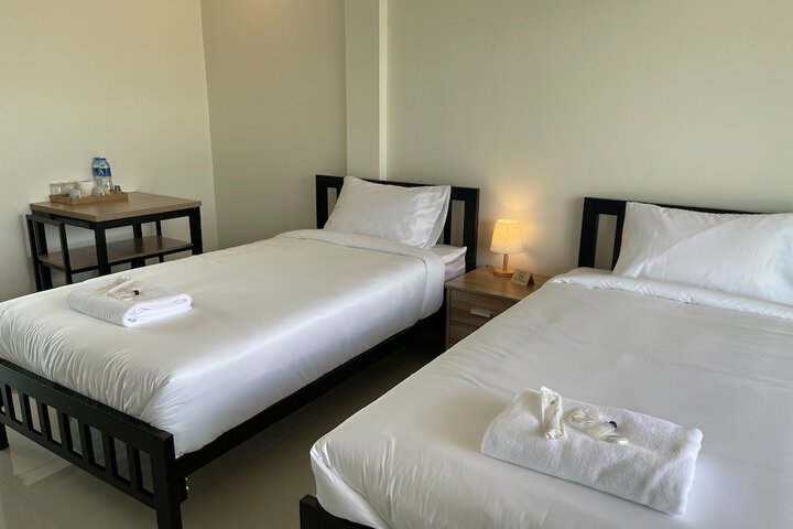 Room 4 of 16